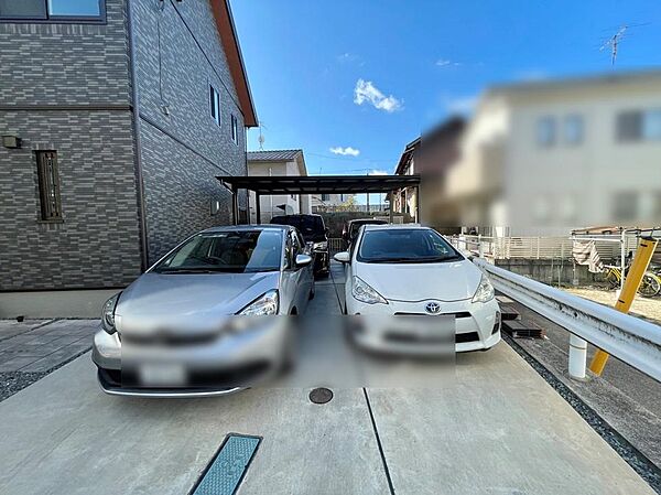 駐車場は普通車4台駐車可能なので、ご友人、ご家族が遊びに来た時にも最適です♪