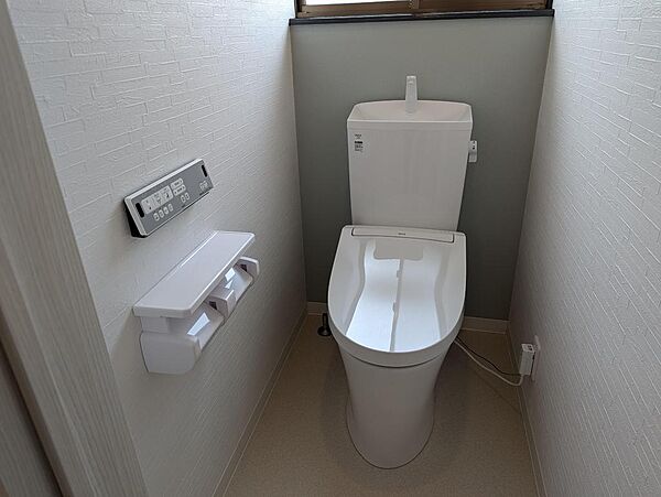 2Ｆトイレ　温水洗浄便座が付いています