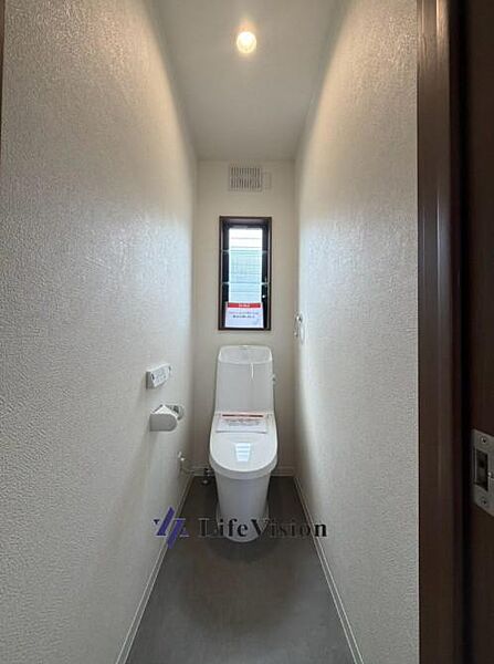 リフォームで明るく清潔なトイレに生まれ変わり、気持ちよく使える水回りです。