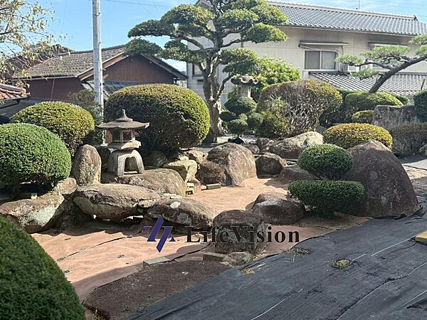 ***庭***広々とした庭で趣味も捗りそうです！！