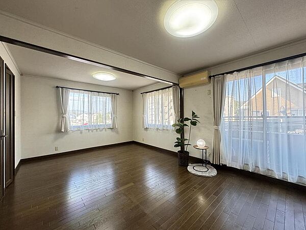 2つの部屋に仕切ることも可能です。