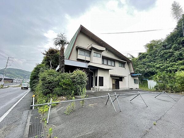 1968年7月築住居・自動車整備用の工場付きです。
