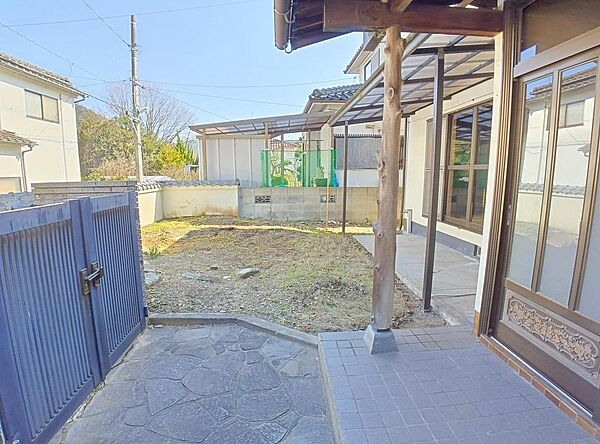 広いお庭スペースで家庭菜園やガーデニングなども楽しめます！