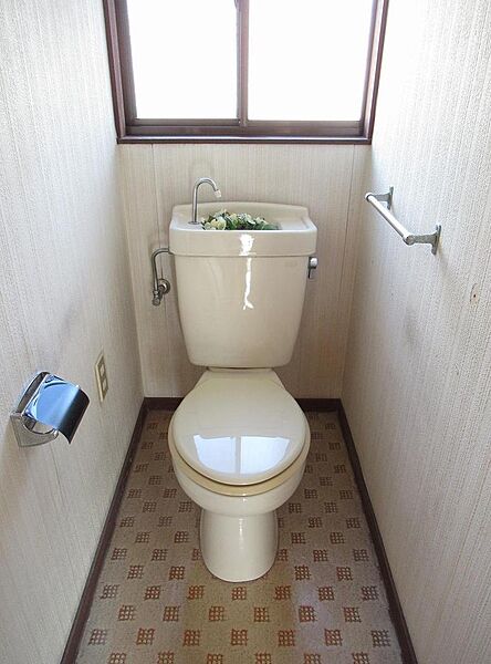 お掃除のしやすい洋式トイレです。