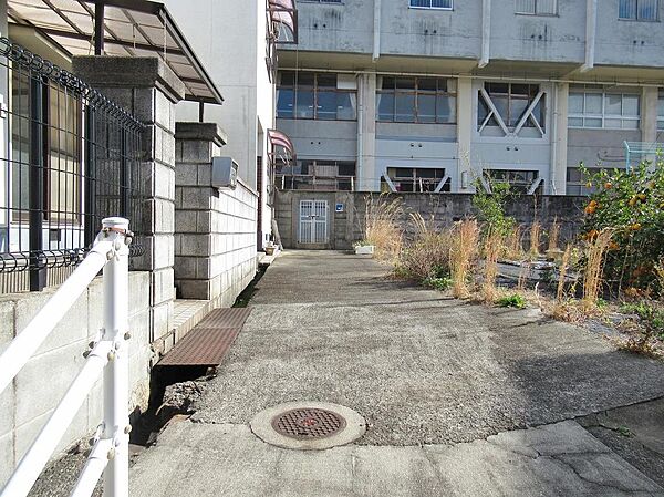 前面道路　幅員1.5ｍ　車進入不可