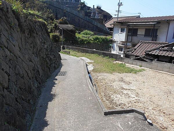 南側公道1.6ｍ　車進入不可です。