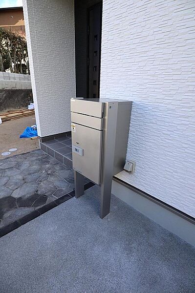 宅配ボックスが設置されており、ネット注文等、日時指定できないものなど受け取り可能です♪