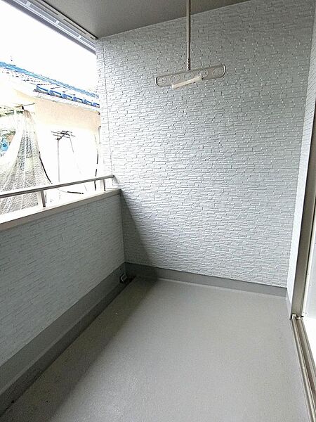 陽当たり・通風良好なバルコニーです。お布団やお洗濯物もカラッと乾きます。