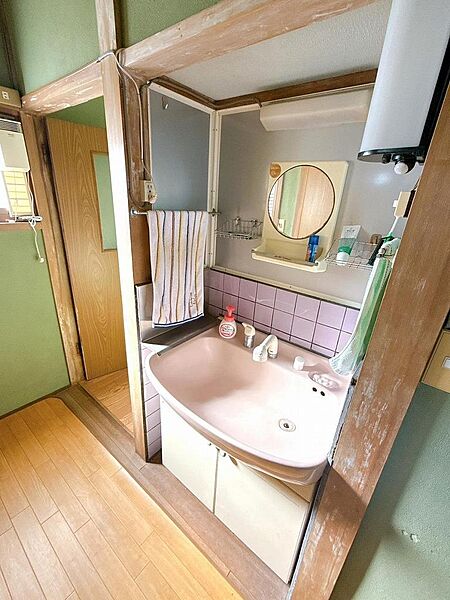 洗顔もしやすい大きい洗面ボウルが特徴の洗面台です。