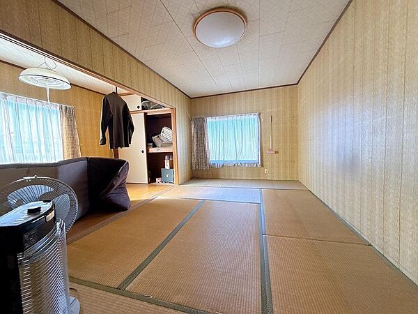 洋室と続き間になっている和室です！開放的にお使いいただけます！