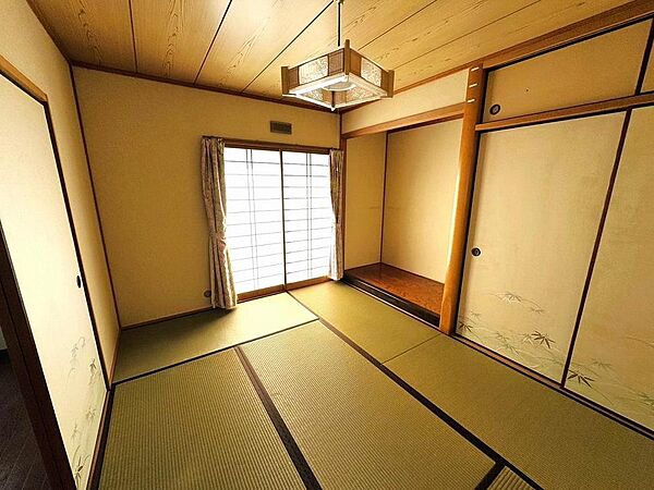 6帖の和室は個室としてはもちろん、リビングの延長としても活用いただけます。