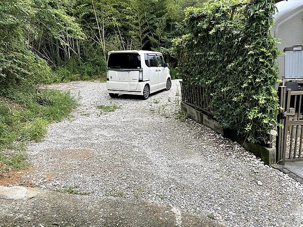 お車3～5台駐車可能です。