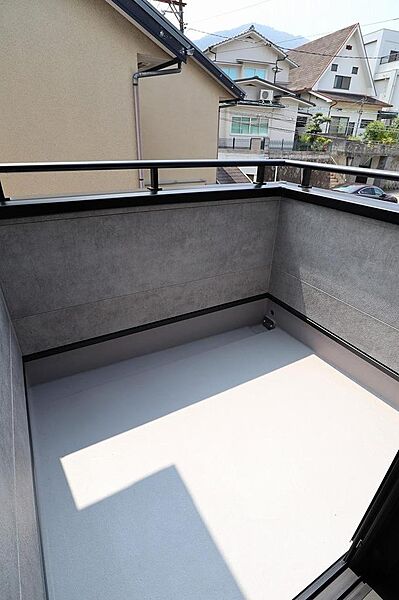 日当りの良い南西向きバルコニー！7.87帖洋室に面しており取り込んだ衣類をすぐに収納できます。