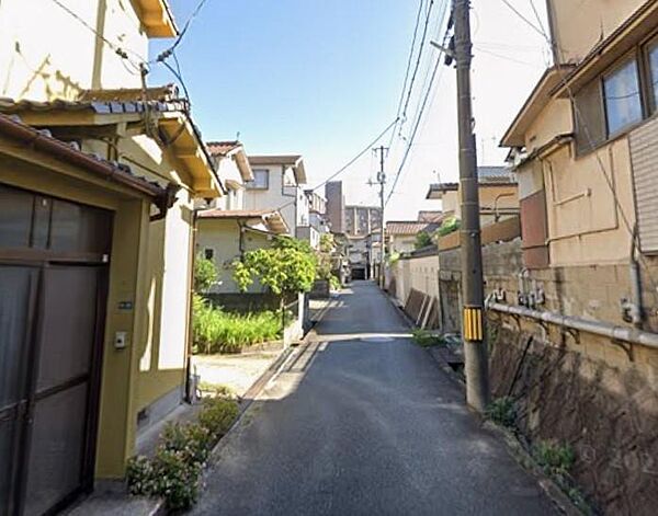 見通しの良い前面道路です。