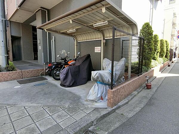 自転車・バイクが置ける駐輪場完備！