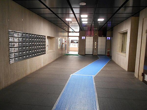 広々エントランス！エレベーター2基付きです。