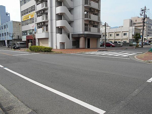 広く見通しの良い前面道路です！