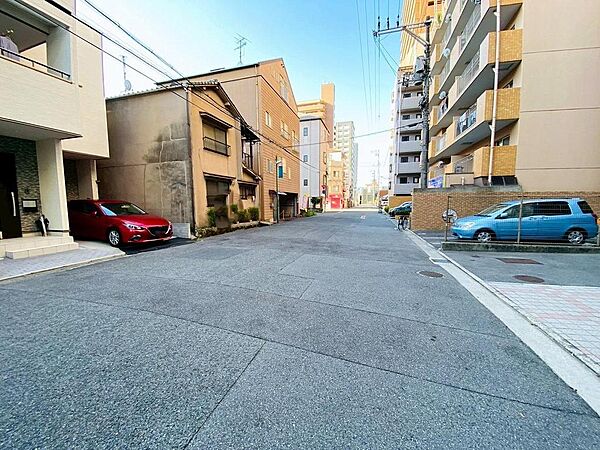 見通しの良い前面道路です。