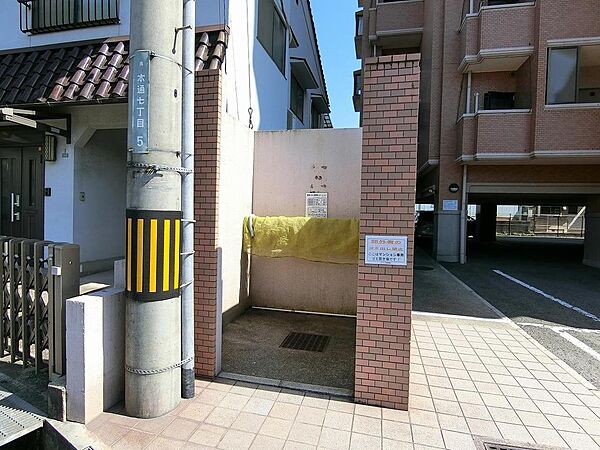敷地内にゴミステーションがあります。