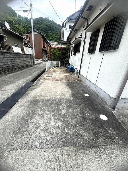 お車小型車1台駐車可能です