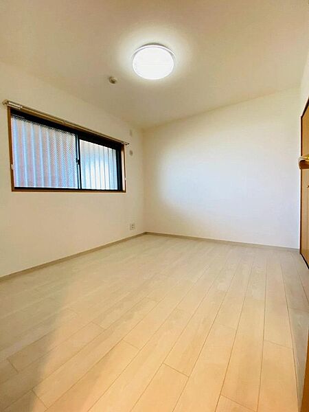 個室は全て6帖以上あり収納庫完備。プライベートな時間もゆったりとお寛ぎになれます♪