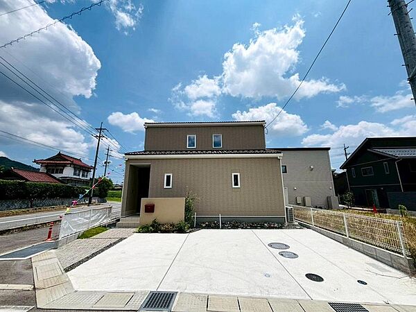 光を最大限に取り込む設計で明るい室内でゆったりとお過ごしいただけます♪