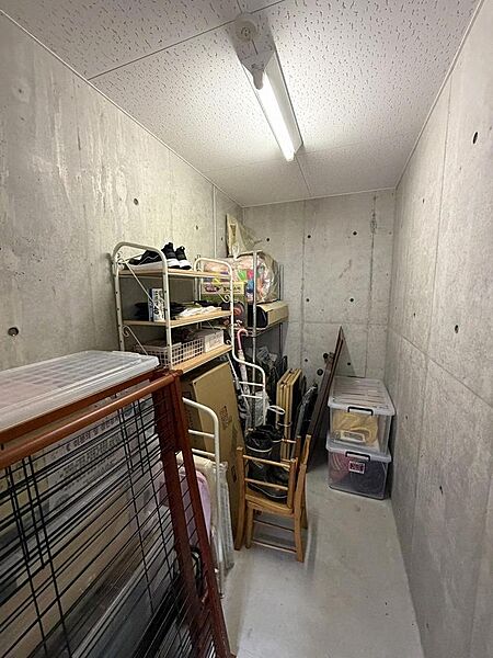 趣味や季節用品の保管に役立つ、収納力のあるトランクルーム付で室内をより広くお使いいただけます。