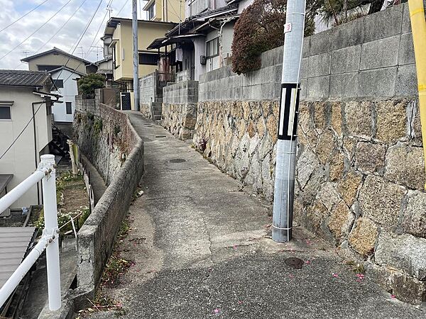 南東側接道