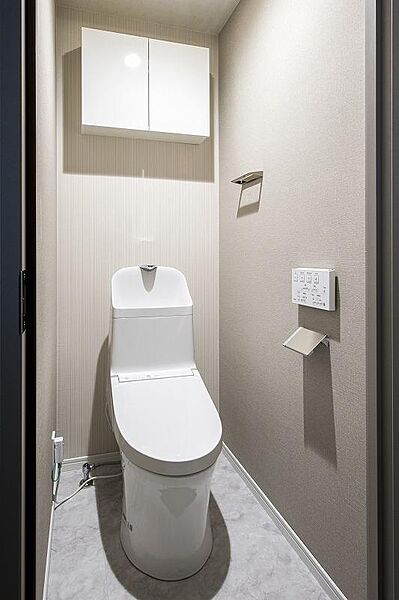 落ち着きのあるグレージュトーンのトイレスペース