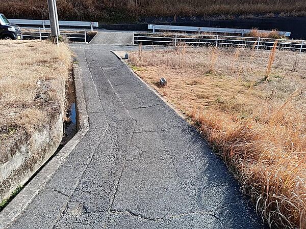 東側道路