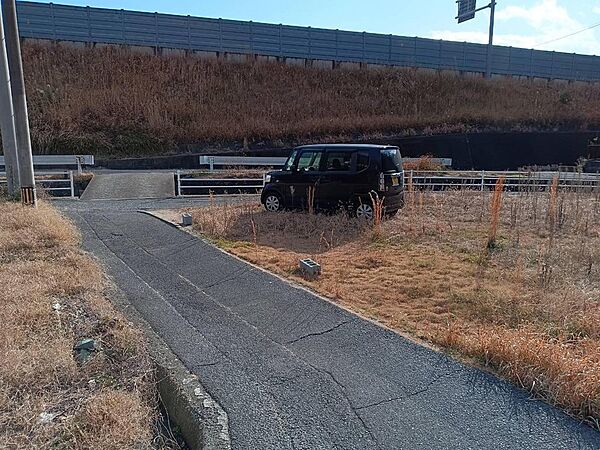 東側道路