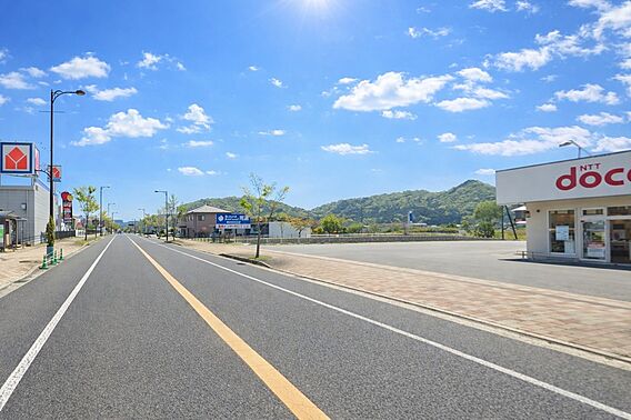 幹線道路に面し...