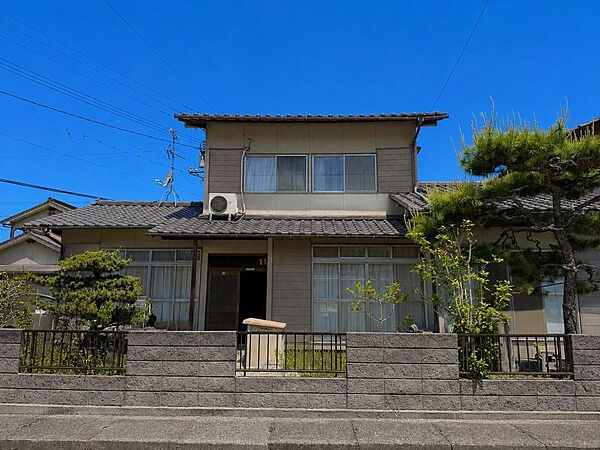 陽当たり良好な角地住宅♪ゆったりとした暮らしを叶える一邸♪