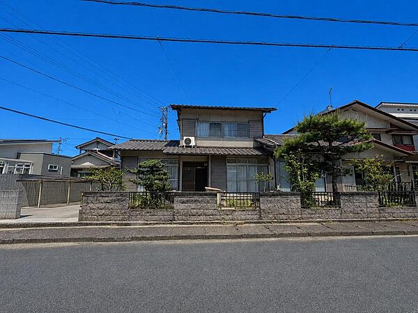 広々とした敷地と開放感が魅力♪落ち着いた住環境で穏やかに暮らせます♪