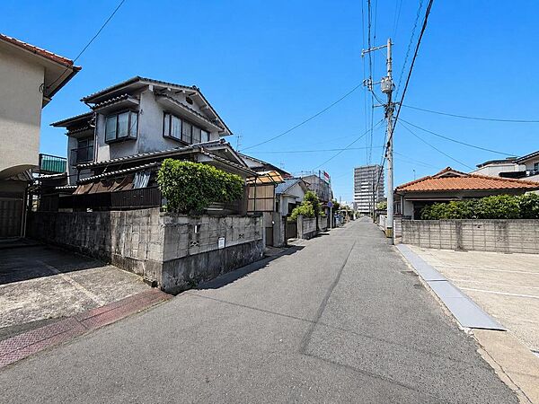 生活利便施設が身近に揃う立地で、暮らしやすさを感じられる住環境です♪