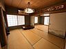 室内：続き間として利用できる和室。家族の集まりや来客時にも便利な空間です。