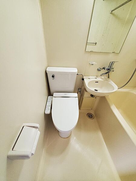ワンルームタイプでは珍しい温水洗浄暖房機能付きのお手洗い！