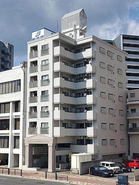 お部屋は最上階の角部屋です。