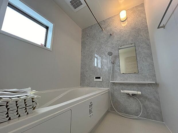 浴室：窓がありますので、換気もしやすくカビ予防にもなります