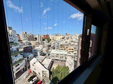 11階最上階の角部屋。都心でも隣室を気にせず過ごせるお部屋です。
