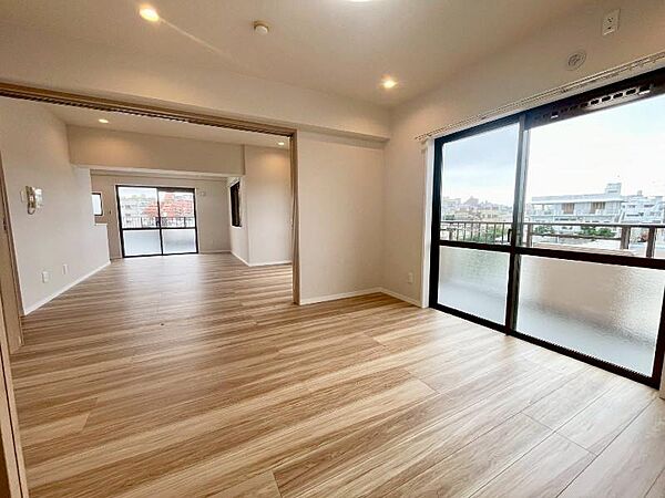 南向きの角部屋、陽当たりも風通しも◎