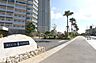 館名板と南側歩道
