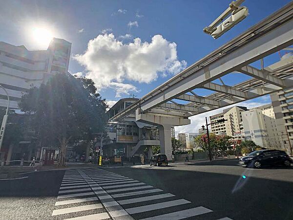 沖縄都市モノレール線「県庁前」駅より約200ｍ