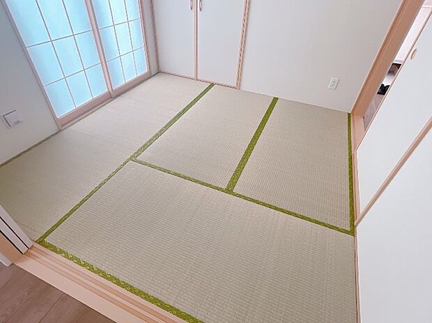 緑を基調とした室内が癒しを与えてくれます。やはり日本人には和室が必要ですね。(同仕様物件参考画像）