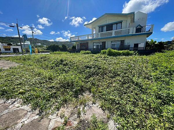 南城市佐敷新里？サンサンロード沿いの角地?