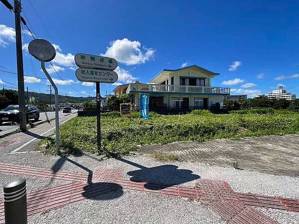 南城市佐敷新里？サンサンロード沿いの角地?