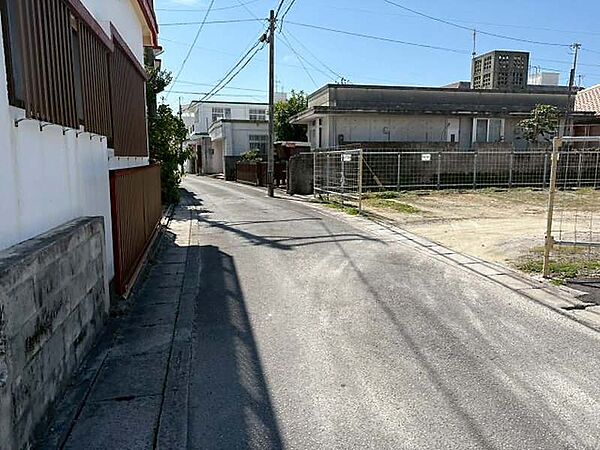 西側進入路
