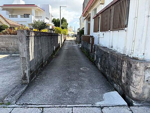 西側進入路