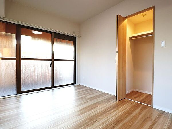 落ち着いた雰囲気の洋室。？寝室やお子様のお部屋としてもおすすめです。