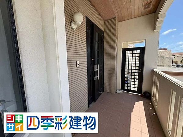 住居側の玄関まわり